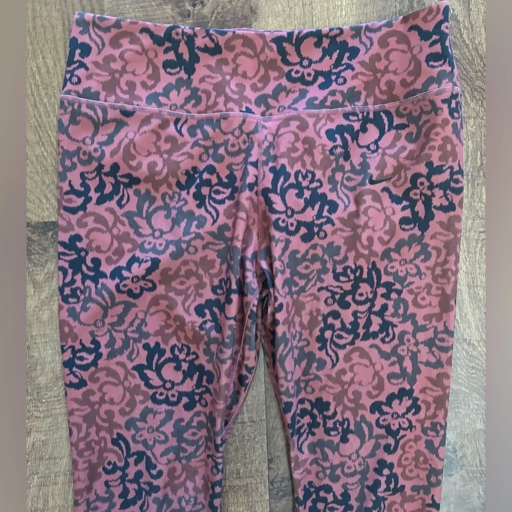 Nike drifit women’s activewear leggings sz large printed